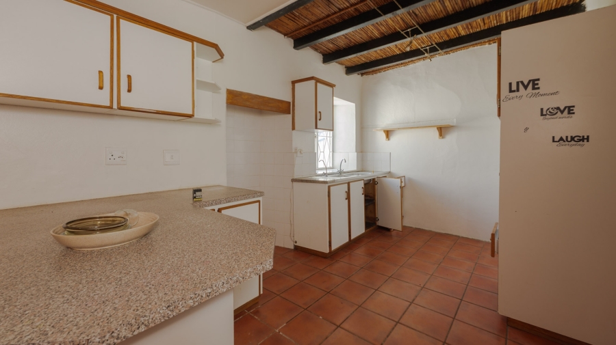 To Let 4 Bedroom Property for Rent in Struisbaai Western Cape